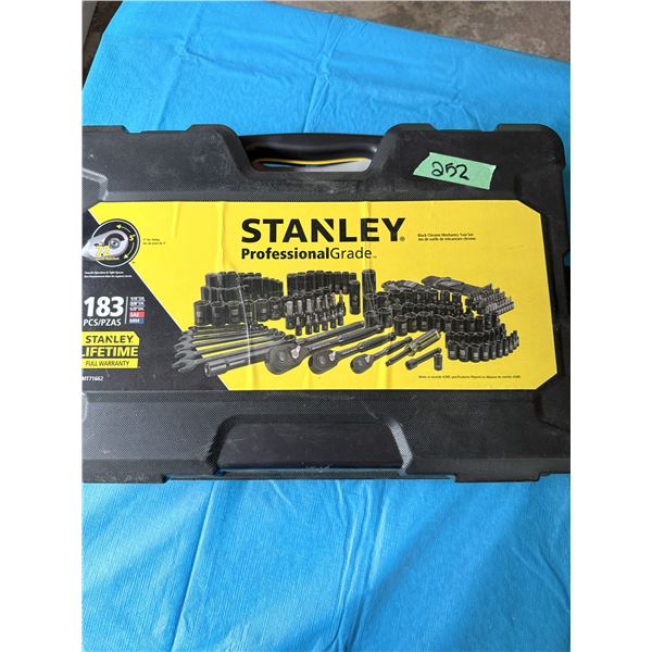 183 PCS STANLEY PROFESSIONAL GRADE MECHANICS TOOL SET