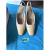 Image 1 : PAIR OF WOMEN'S TWO-TONE SLINGBACK HEELS (SIZE 8)