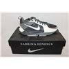 Image 3 : Nike Sabrina 2(GS) (Iron Grey/Sail-Hot Punch)
