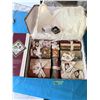 Image 1 : THIMBLEBERRIES CELEBRATE 20/08 COLLECTOR'S BOX WITH FABRIC SAMPLES