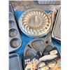 Image 7 : MIXED LOT OF BAKEWARE, MUFFIN TINS AND CAKE PANS BRAND NEW