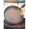 Image 3 : T-FAL 3-PIECE NONSTICK COOKWARE SET BRAND NEW