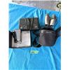 Image 1 : MIXED LOT BINOCULARS RADIO SAMSUNG OMNIA PHONE PACKAGE
