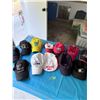 Image 1 : MIXED LOT OF SPORTS AND BRANDED FAN CAPS