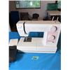 Image 10 : BERNINA ACTIVA 125 SEWING MACHINE