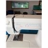 Image 12 : BERNINA ACTIVA 125 SEWING MACHINE