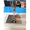 Image 3 : BERNINA ACTIVA 125 SEWING MACHINE