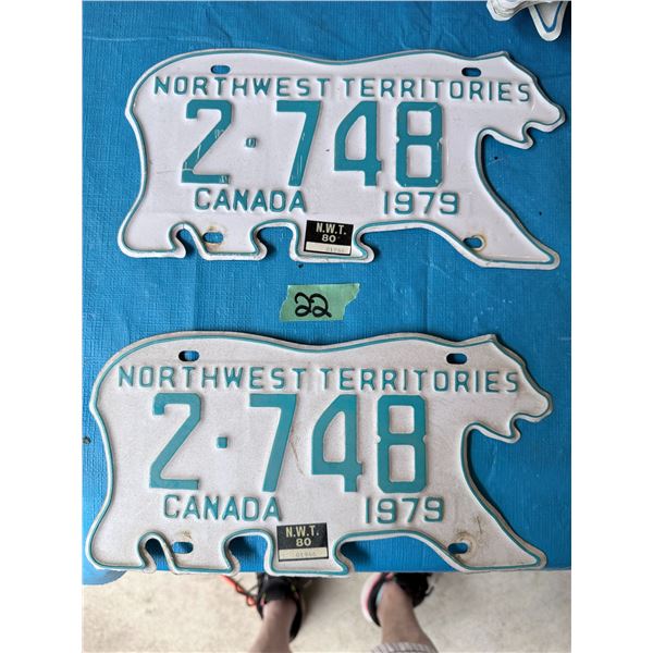 NORTHWEST TERRITORIES 1979 2 LICENSE PLATE PAIR