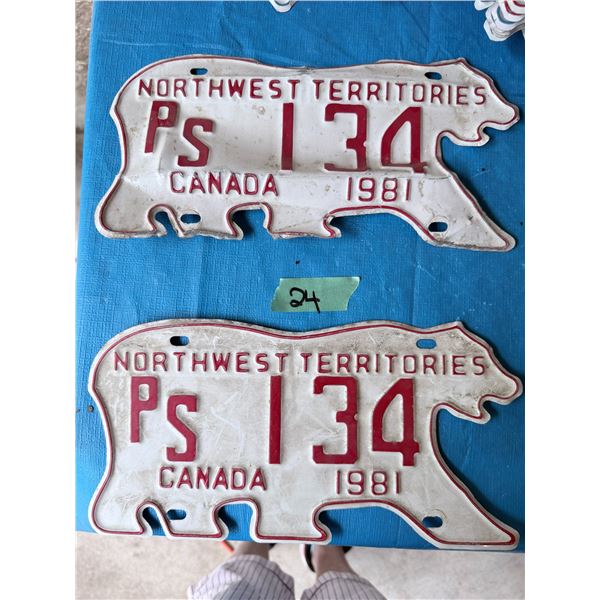 NORTHWEST TERRITORIES 1981 2 LICENSE PLATE PAIR
