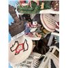 Image 4 : MIXED LOT CHRISTMAS VILLAGE AND HOLIDAY DECORATIONS