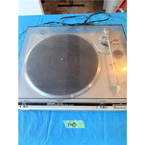 TECHNICS SL-Q200 QUARTZ DIRECT DRIVE TURNTABLE