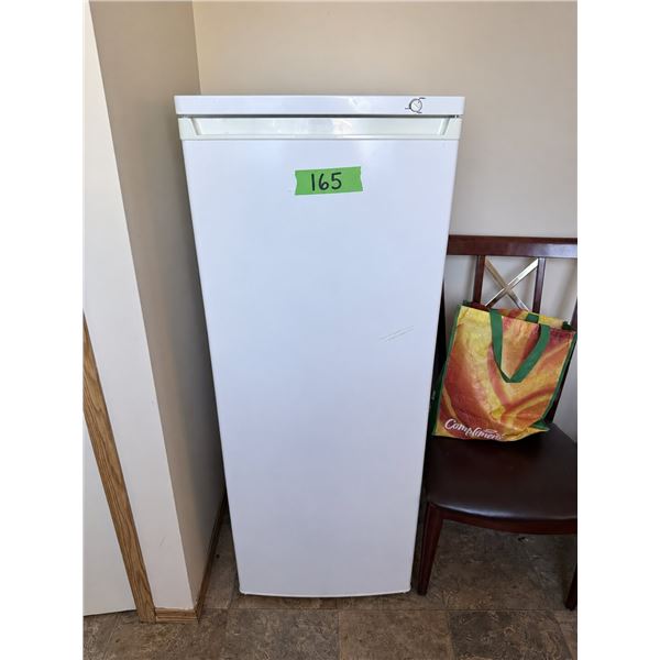 AMANA UPRIGHT FREEZER14-16 CU.FEET