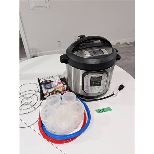 INSTANT POT ELECTRIC PRESSURE COOKER