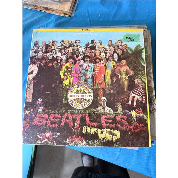 THE BEATLES SGT. PEPPER'S LONELY HEARTS CLUB VINYL RECORD