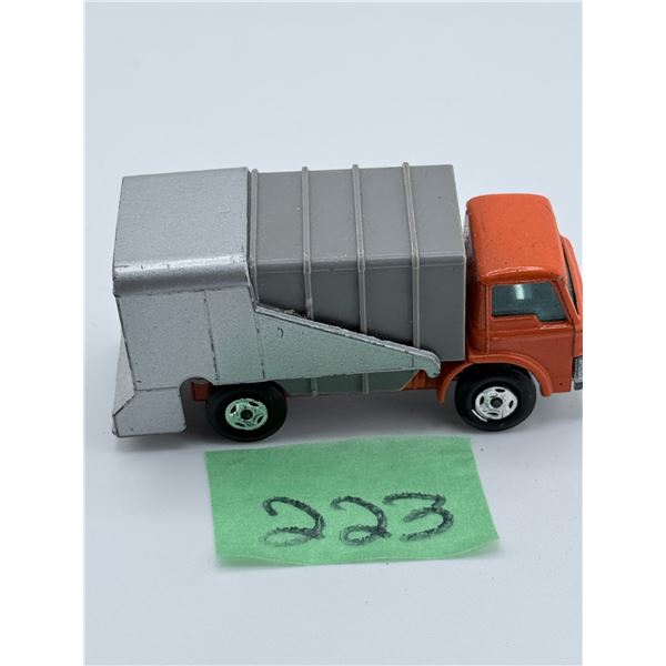 LESNEY/MATCHBOX SUPERFAST NO. 7 REFUSE TRUCK DIECAST