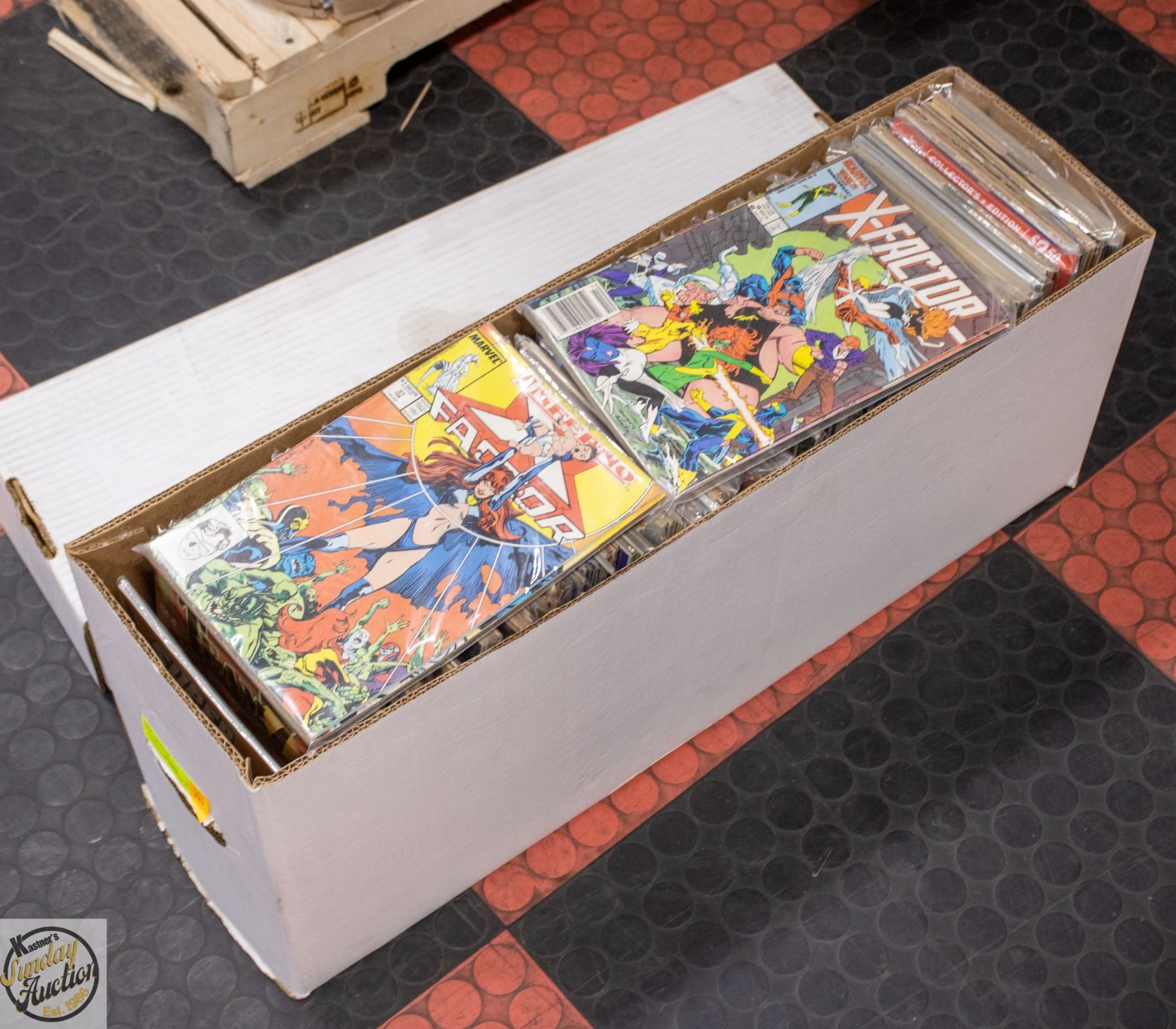 941 - LONG BOX OF ASSORTED COMICS - Kastner Auctions