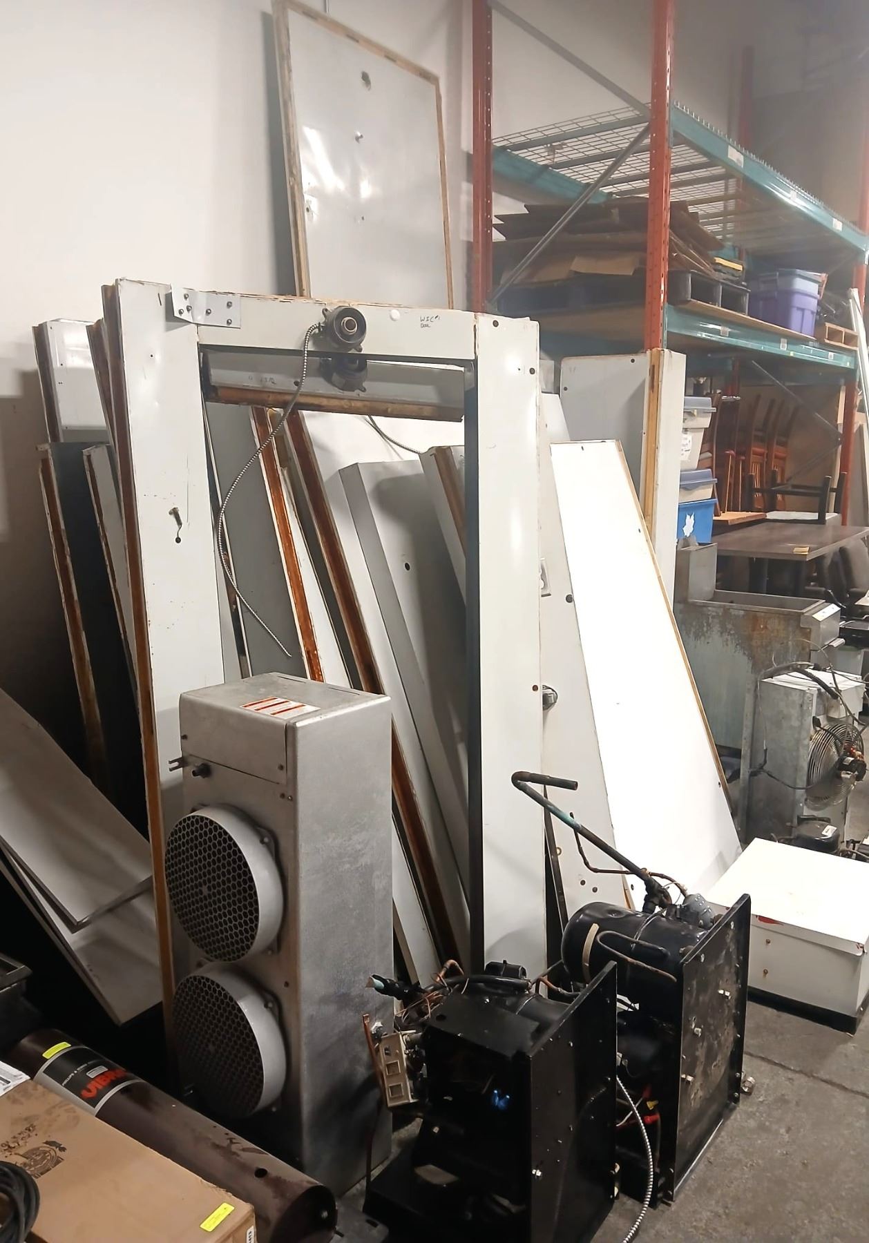 Walk In Refriderators 7353 - LARGE WALK IN COOLER / FREEZER W/ COMPRESSORS - Kastner Auctions