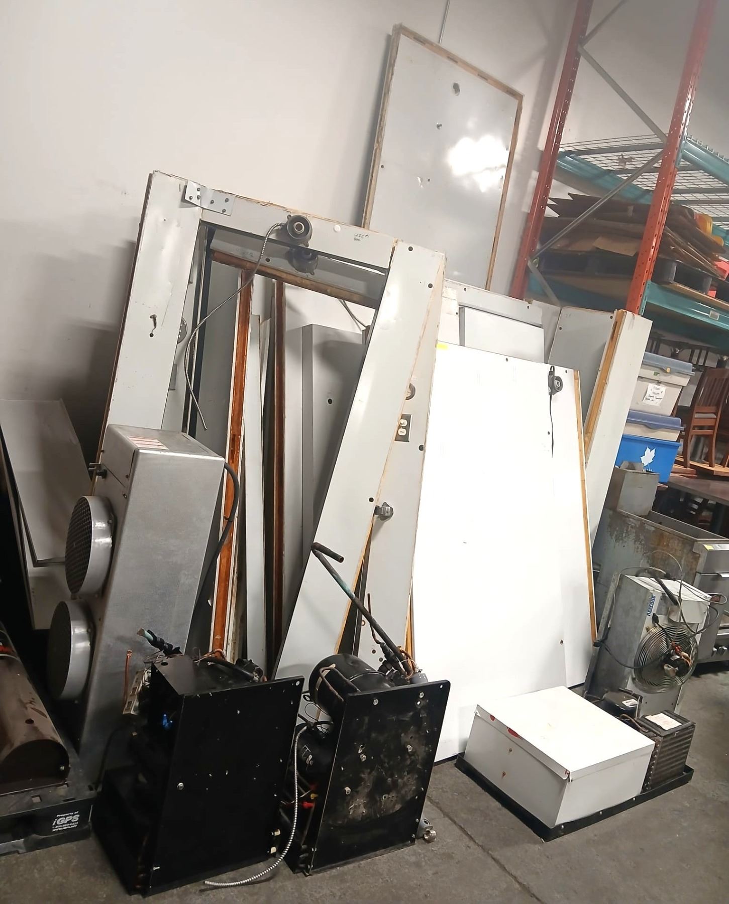 7353 - LARGE WALK IN COOLER / FREEZER W/ COMPRESSORS - Kastner Auctions